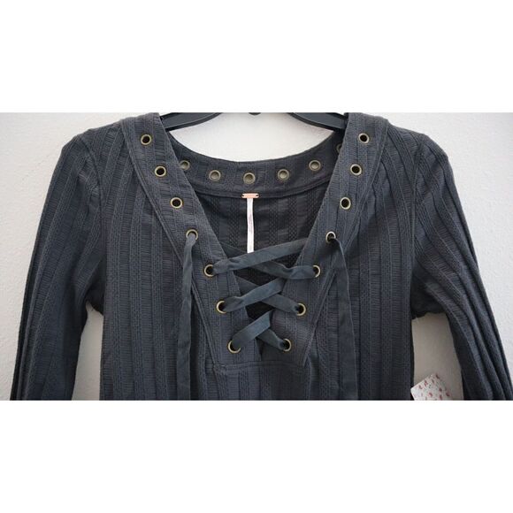 Free People OB1090510 Women's Sz S Washed Black Ice Cold Lace-Up Ribbed Top $78 - Picture 3 of 13